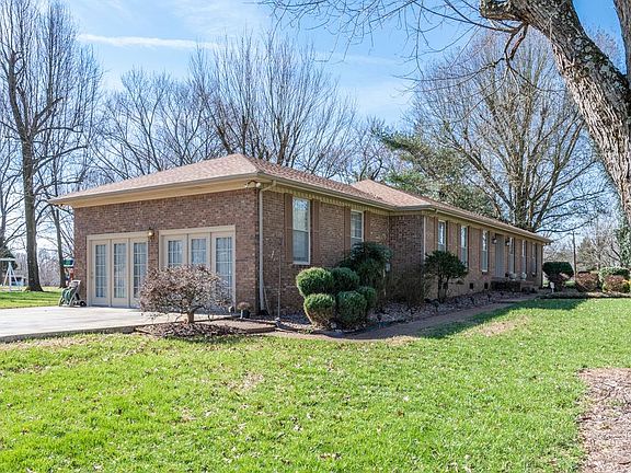 4th image of 601 Carolyn Ln