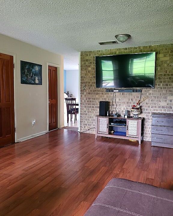1st image of 6698 Lexington Dr