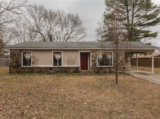 632 Lake Sequoyah Dr, Fayetteville, AR 72701
