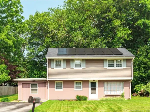 7 Baldwin Court, Montville, CT 06382