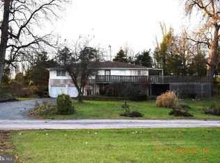 111 N Hickory Ln, New Oxford, PA 17350