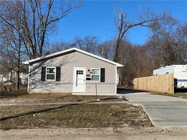 332 7th St, Charleston, IL 61920