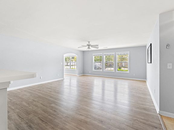 3rd image of 120 Veranda Way #B