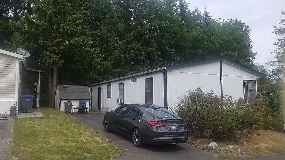 1st image of 945 Mahogany Ln NW