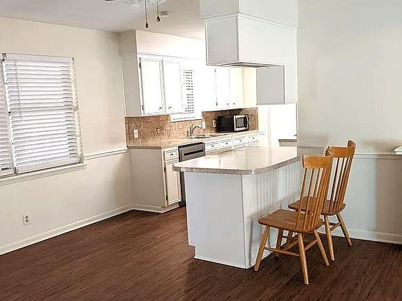 4th image of 2020 Redbud Ave
