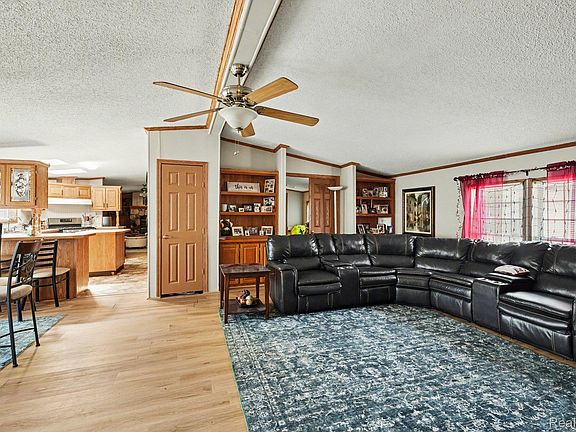 4th image of 23312 Crystal Dr