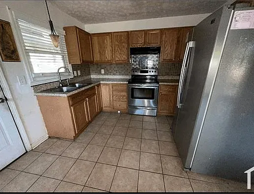 3 bed, 1426 sqft, $1,650 — Photo 1