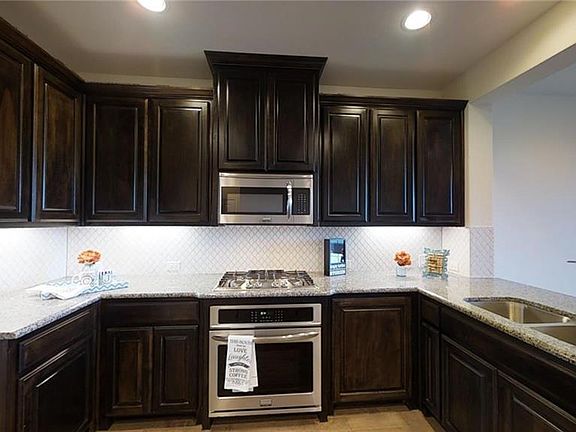 3rd image of 7133 Huckleberry Dr