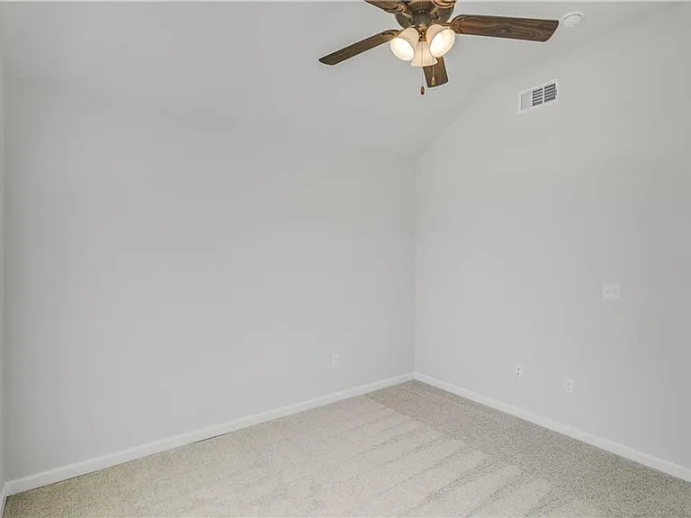 460 Willow Dr — Photo 13