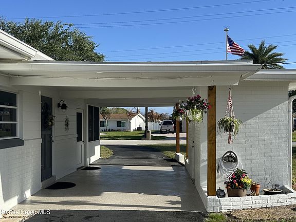 3rd image of 906 Santa Cruz Rd