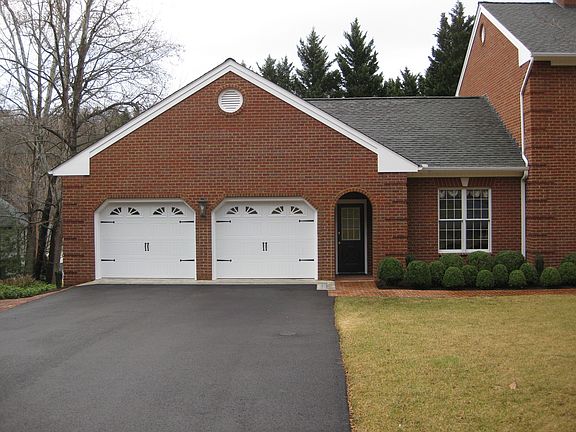 Garage 26'x30' and Wing