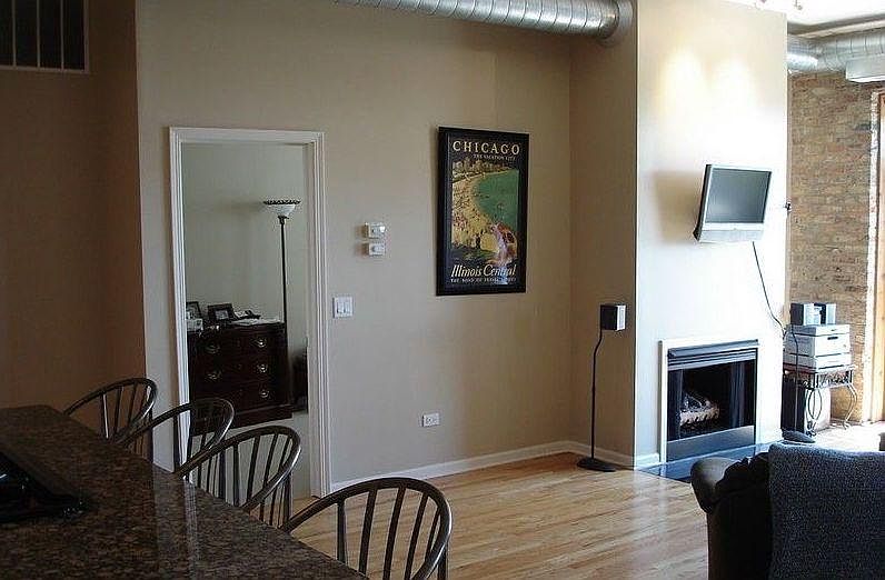 1st image of 1735 W Diversey Pkwy APT 405
