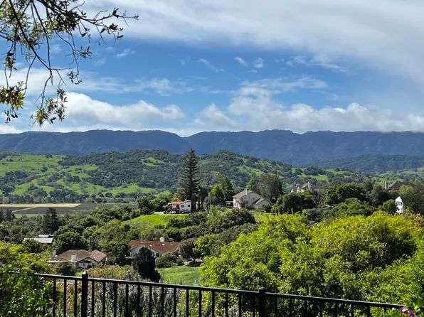 692 Hillside Dr, Solvang, CA 93463