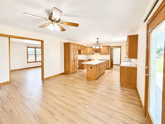 5th image of 1451 Maple Grove Rd