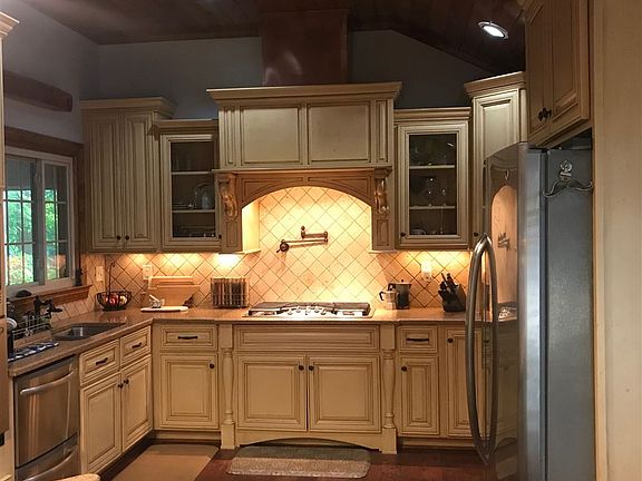 4th image of 251 Silent Brook Dr
