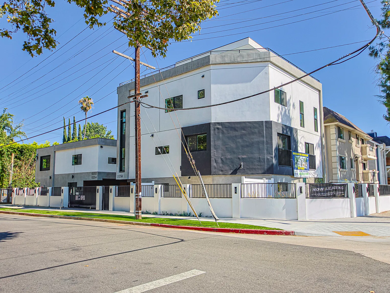 3 bed, 3.5 bath, $3,900 — Photo 3