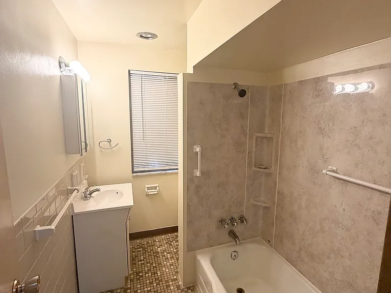 242 Noble Ave #105 — Photo 4