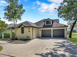 22 Creekwood Dr, Montgomery, TX 77356