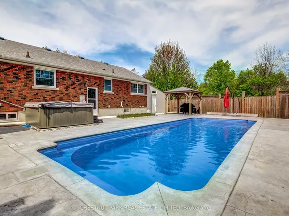 30 McKenzie St, Saint Catharines, ON L2M 2N1