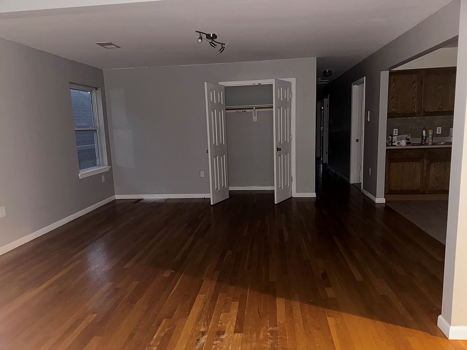 2nd image of 550 Richmond St #2