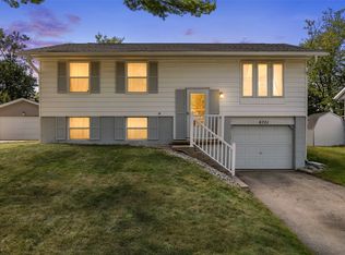 6701 Arbor Ln NE, Cedar Rapids, IA 52402