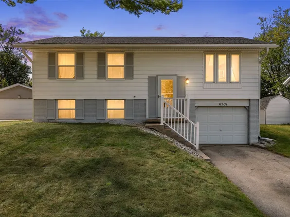 6701 Arbor Ln NE, Cedar Rapids, IA 52402