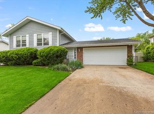 240 Winston Ln, Bloomingdale, IL 60108