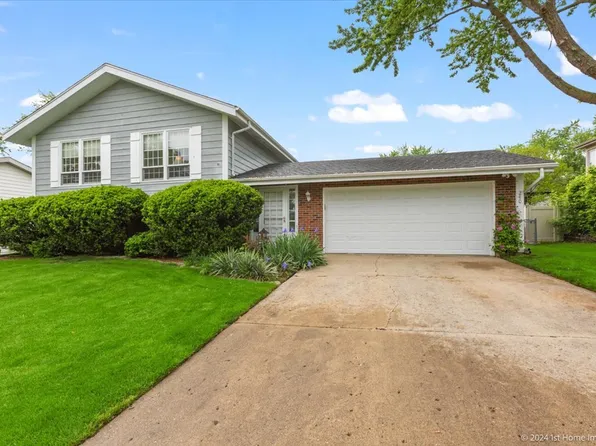 240 Winston Ln, Bloomingdale, IL 60108