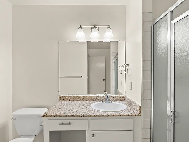 Sycamore Green Apartments — Photo 30