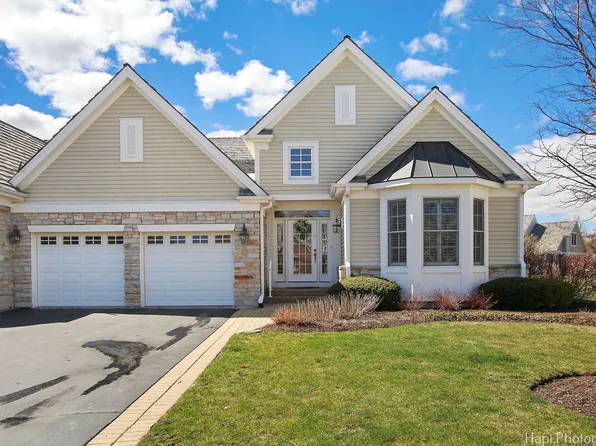 180 S Danbury Ct, Lake Forest, IL 60045