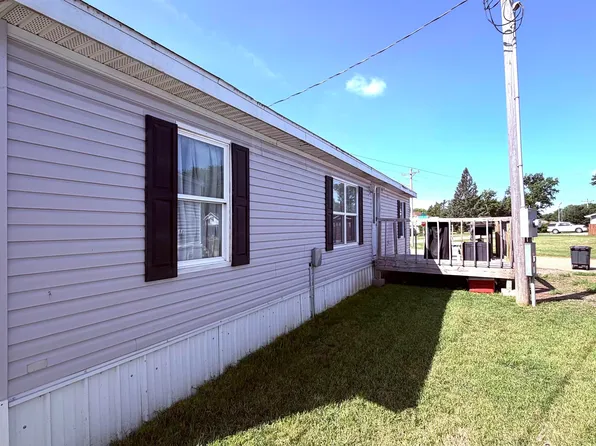 400 E Maple St #16, Beresford, SD 57004