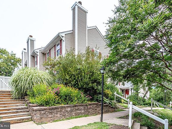 2nd image of 2921 S Woodstock St #4