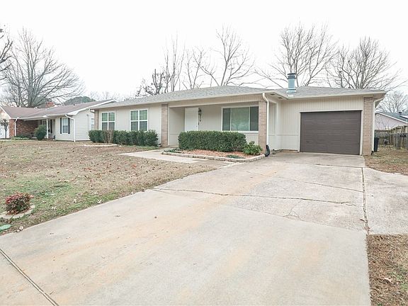 3rd image of 879 W Eden Cir