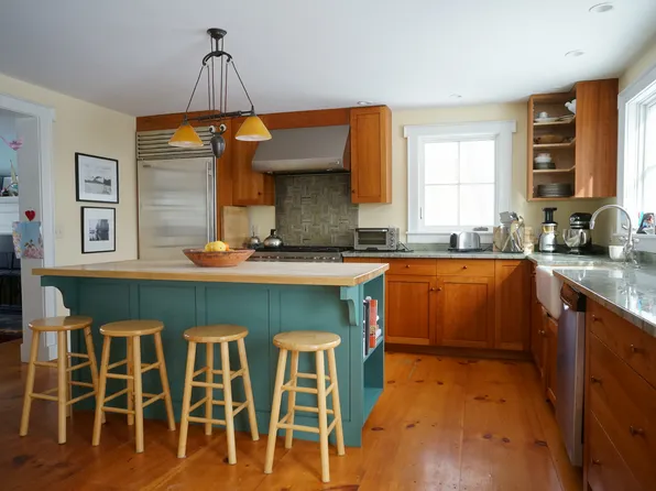 1410 Church Hill Rd, Charlotte, VT 05445