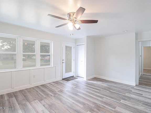 4th image of 2503 Demaret Dr