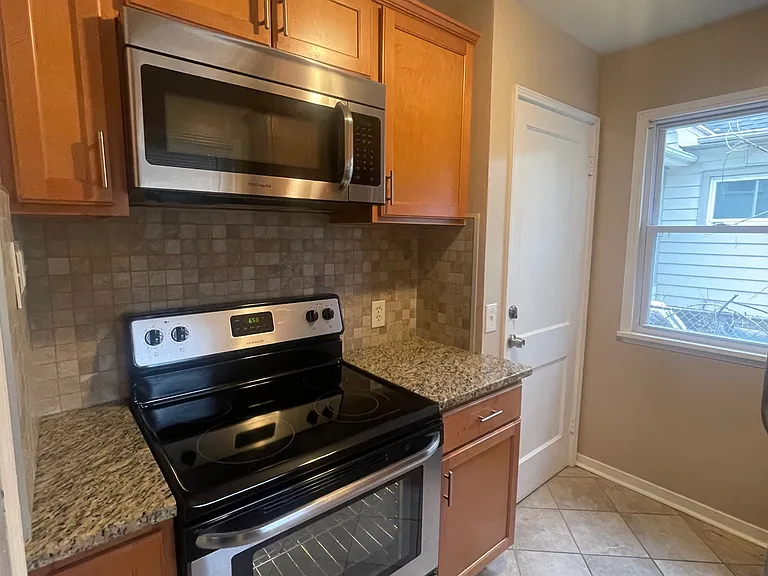 151 Eastmoreland Dr — Photo 7