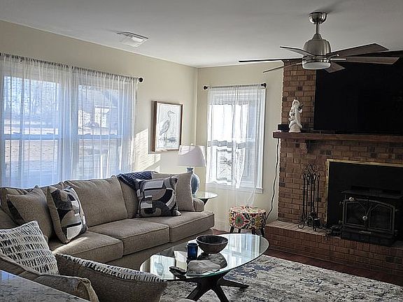 3rd image of 136 Stratford Rd