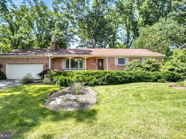 26 Forest Dr, Mechanicsburg, PA 17055