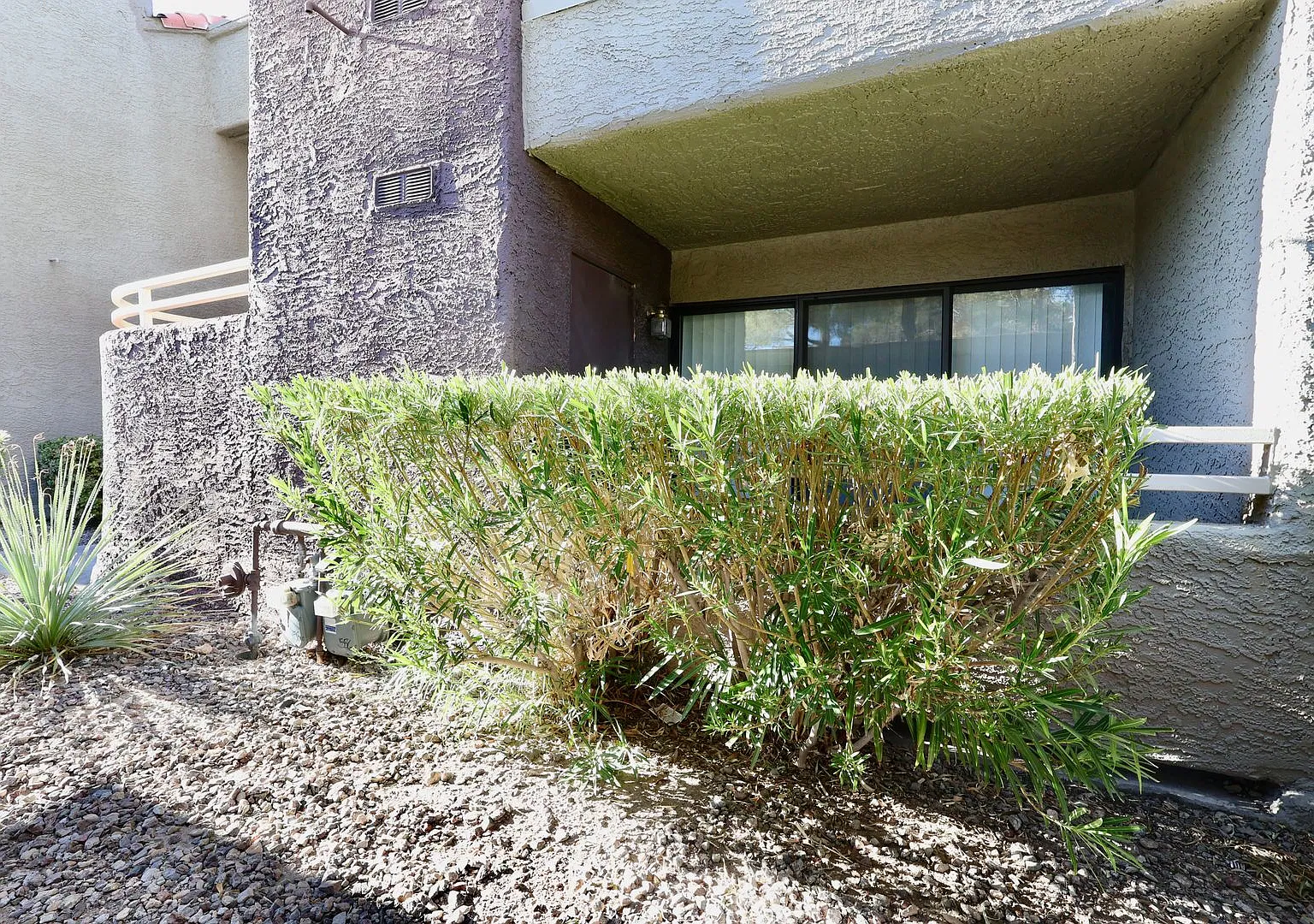 Welcome to easy Las Vegas living in this charming single-story condominium! — Photo 3