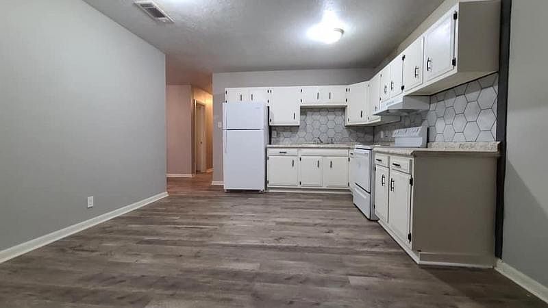 2nd image of 108 Francis St #1