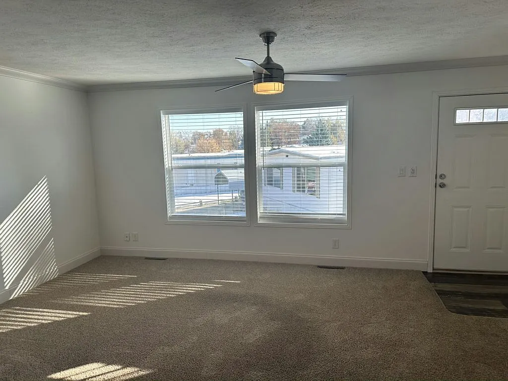 3 bed, 2.0 bath, 1123 sqft, $2,051 — Photo 2