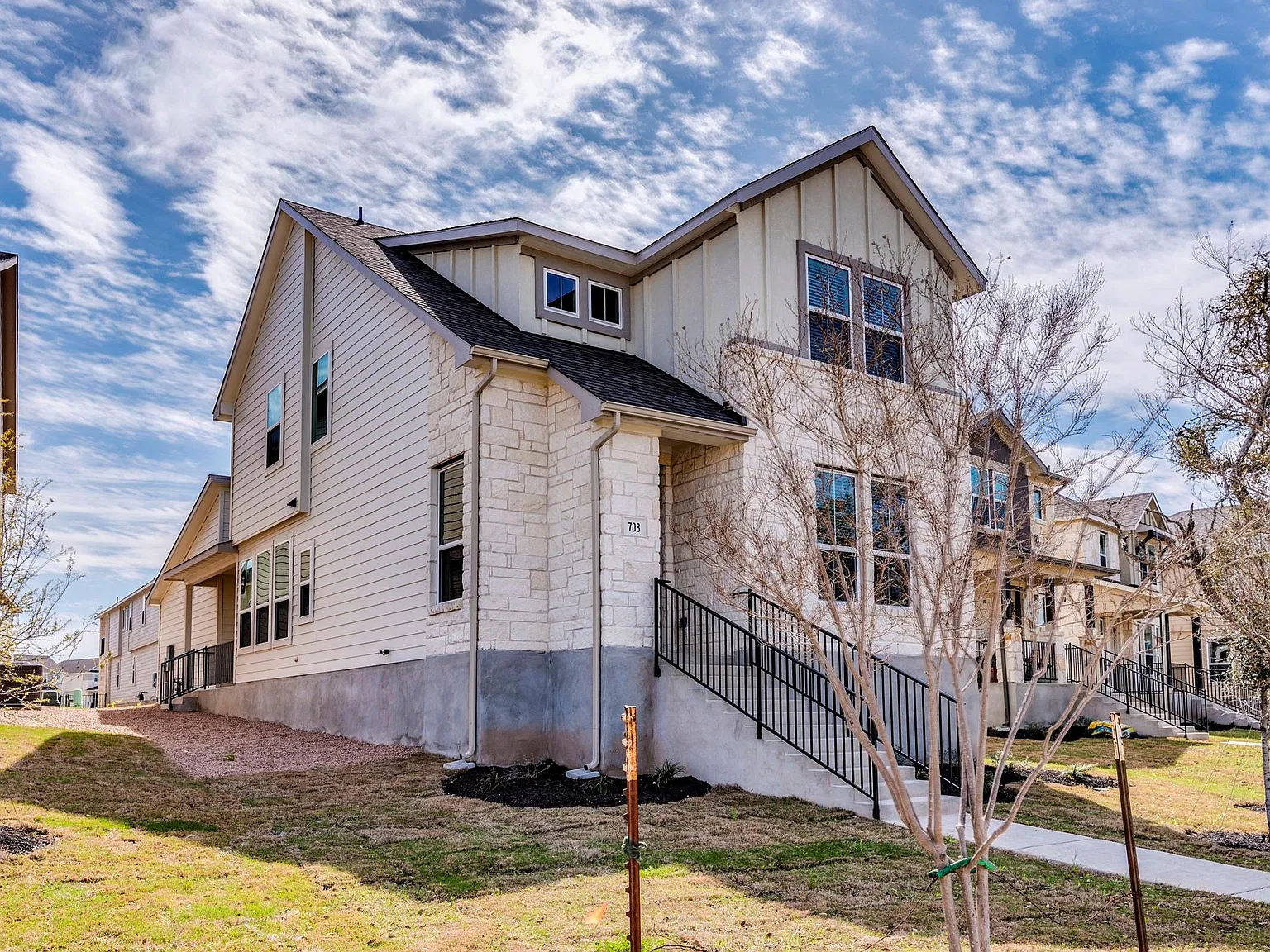 3 bed, 2.5 bath, 1828 sqft, $2,450 — Photo 3