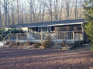 240 Great Oaks Dr, Nesquehoning, PA 18240