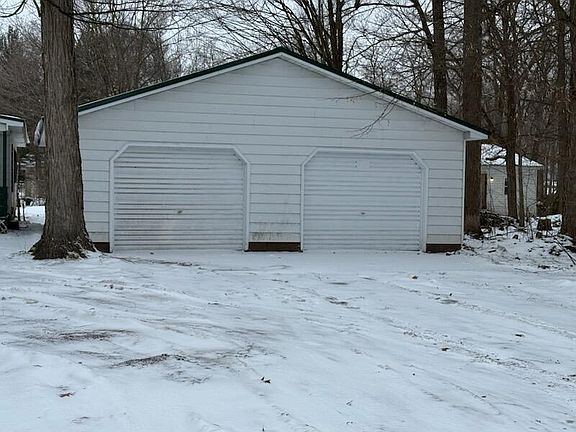 3rd image of 4095 E Shore Dr