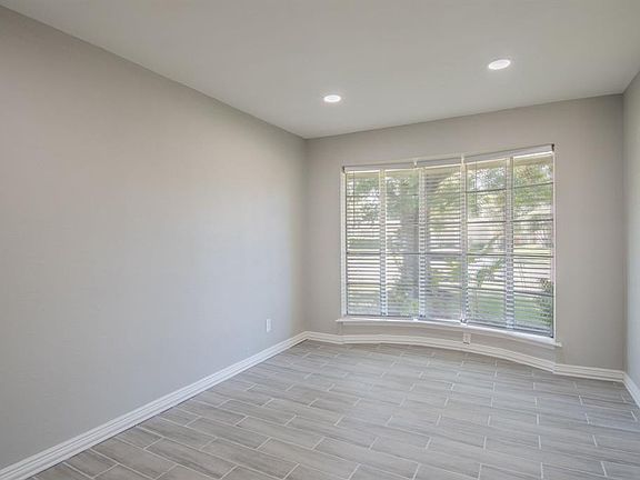 3rd image of 1513 Kingsbridge Dr
