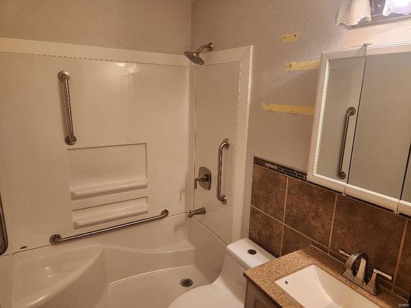 4th image of 8030 Winfield Ave