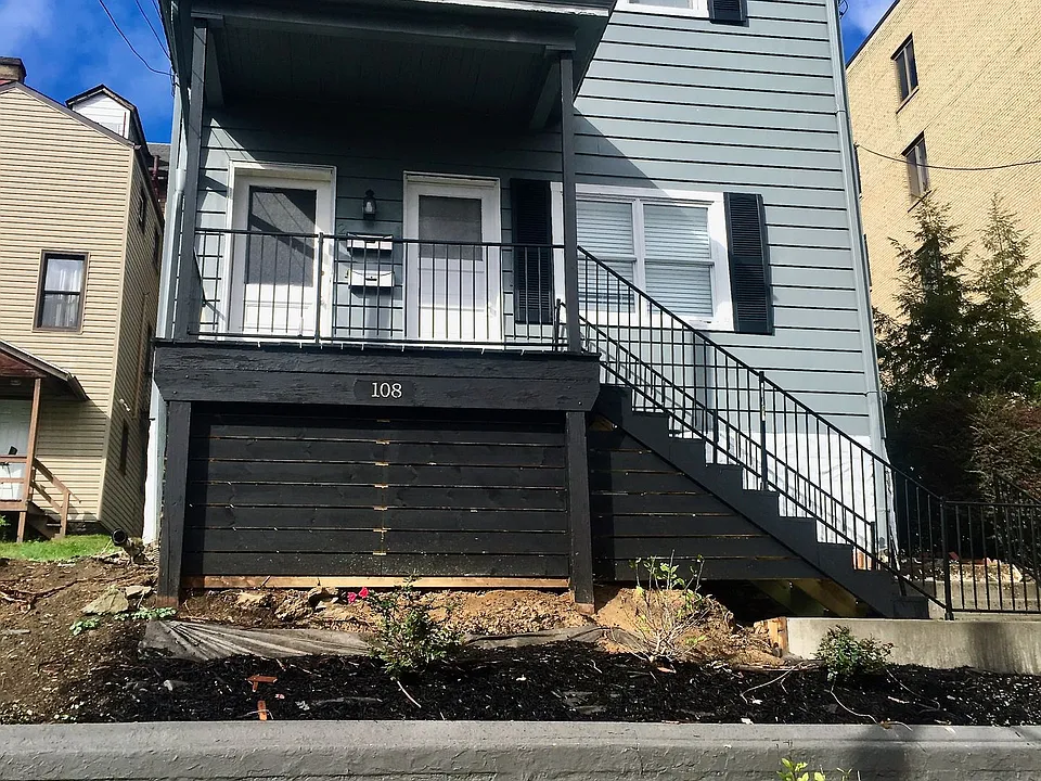 108 Hallock St