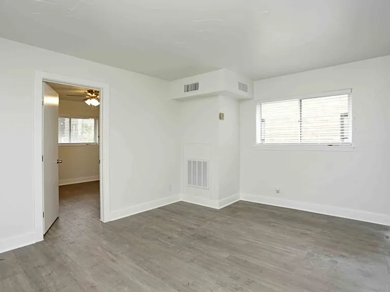 2313 N Fitzhugh Ave — Photo 8