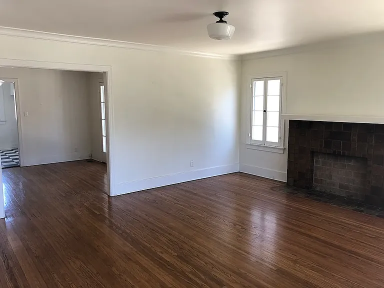 2339 W 21st St — Photo 17
