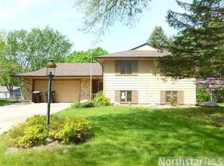 10672 Verdin St NW, Coon Rapids, MN 55433